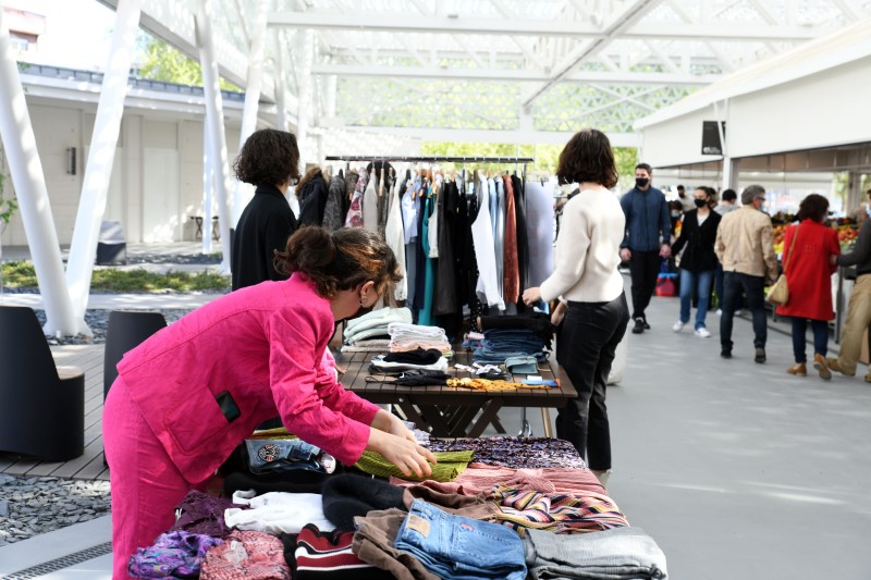 Feira de artigos em 2ª mão volta à Praça - Mercado de Famalicão