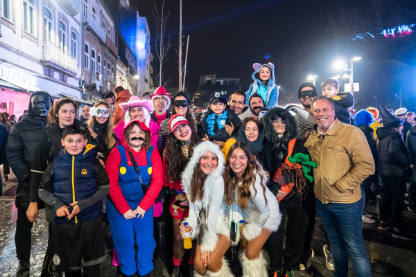 Autocarros gratuitos e comboios com bilhete especial para o Carnaval de Famalicão  