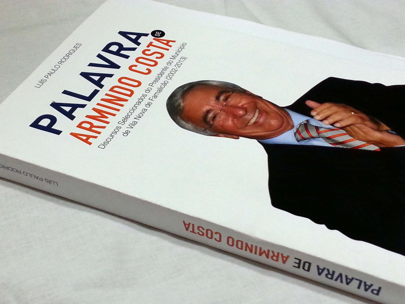 Livro de discursos de Armindo Costa disponível para venda